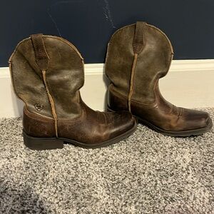 Fairly new Ariat boys boots